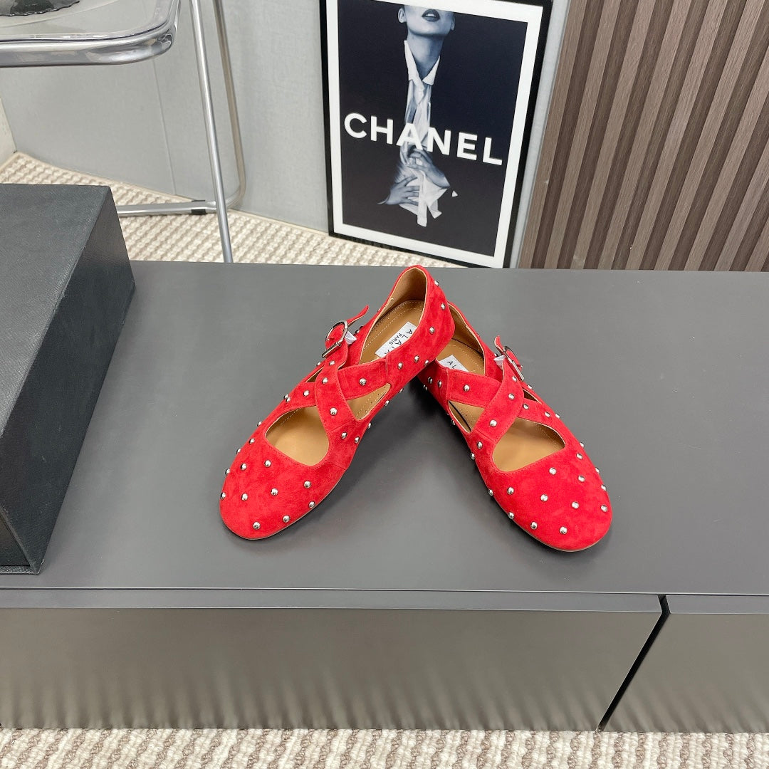 Alaia 2025 Bailarinas Cruzadas con Tachuelas de Ante Rojo 293214