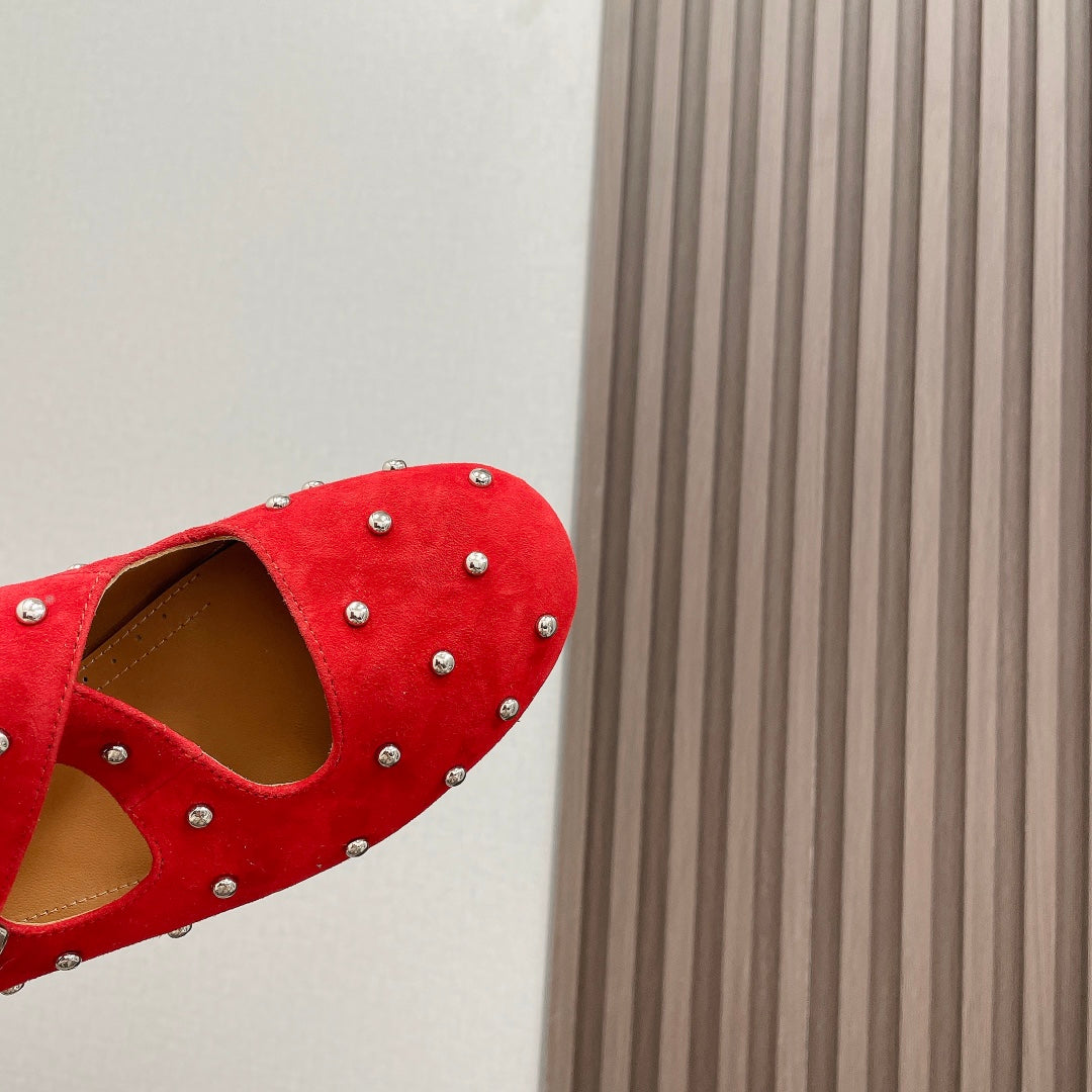 Alaia 2025 Bailarinas Cruzadas con Tachuelas de Ante Rojo 293214