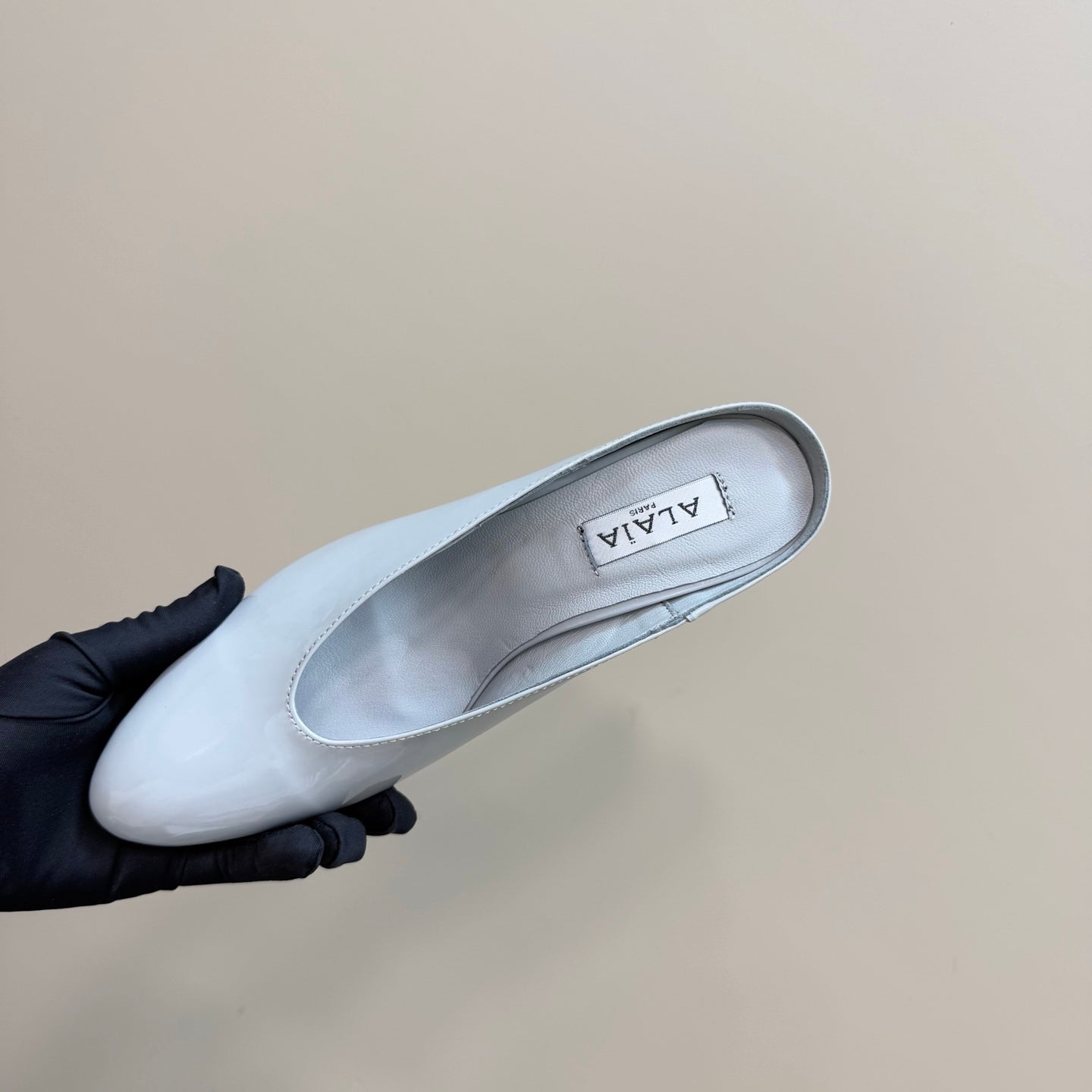 Alaia 2025 Mules de Cuña Curve en Piel de Cordero Marfil 299671