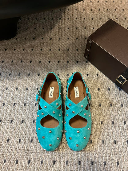 Alaia Bailarinas 25 con diseño cruzado y tachuelas en ante verde laguna piel de oveja 303692