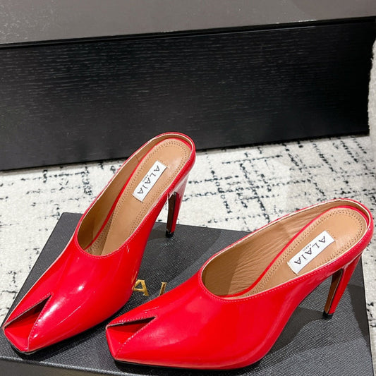 Alaia Mules de Tacón Alto con 25 Tachuelas en Piel de Cordero Roja 293183