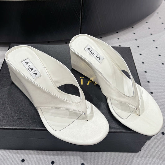 Alaia 25 Mules de Tira en T Blanco de Piel de Oveja 296089