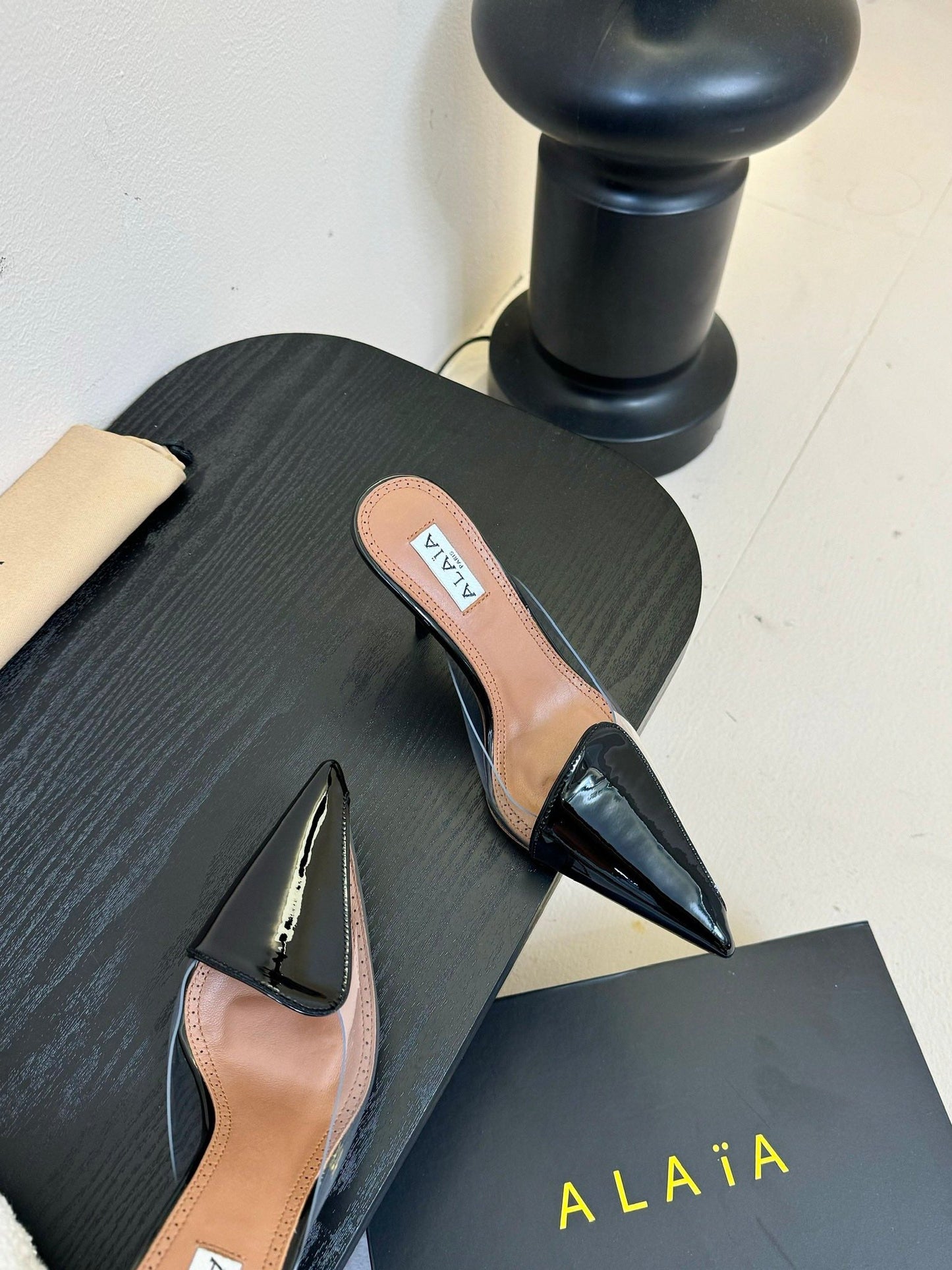 Alaia 25 Coeur Abstrait Mules de piel de cordero negra 297035
