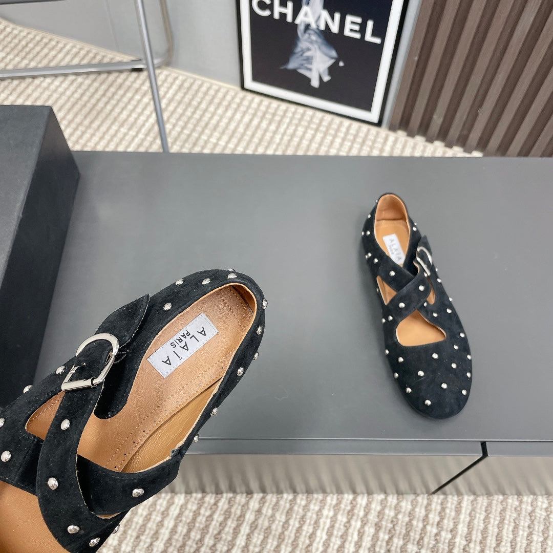 Alaia 2025 Bailarinas Cruzadas con Tachuelas de Ante Negro 293205