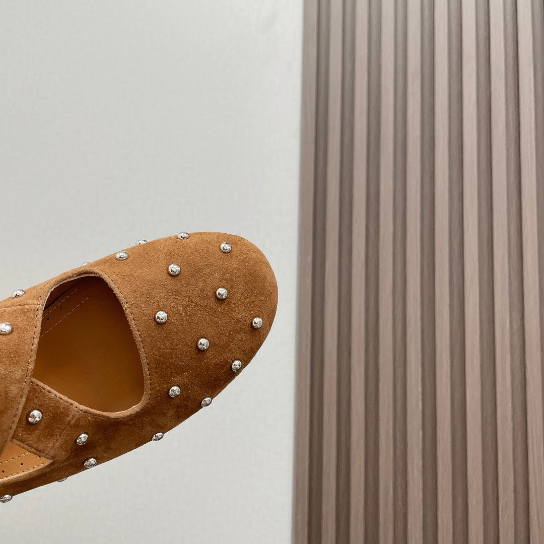 Alaia 2025 Bailarinas Cruzadas con Tachuelas Marrón Beige de Ante 293207