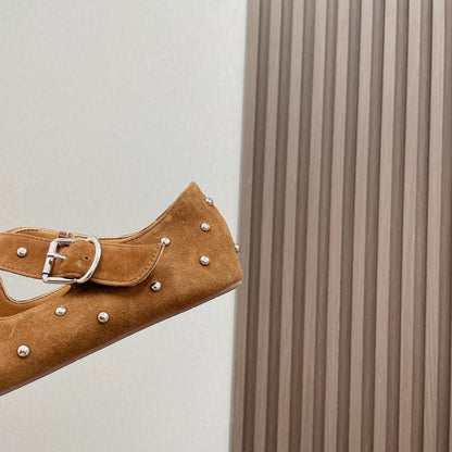 Alaia 2025 Bailarinas Cruzadas con Tachuelas Marrón Beige de Ante 293207