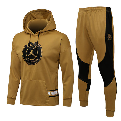 CHANDAL CON CAPUCHA